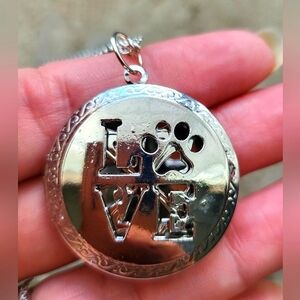 Love locket with Short Chain- NWOT